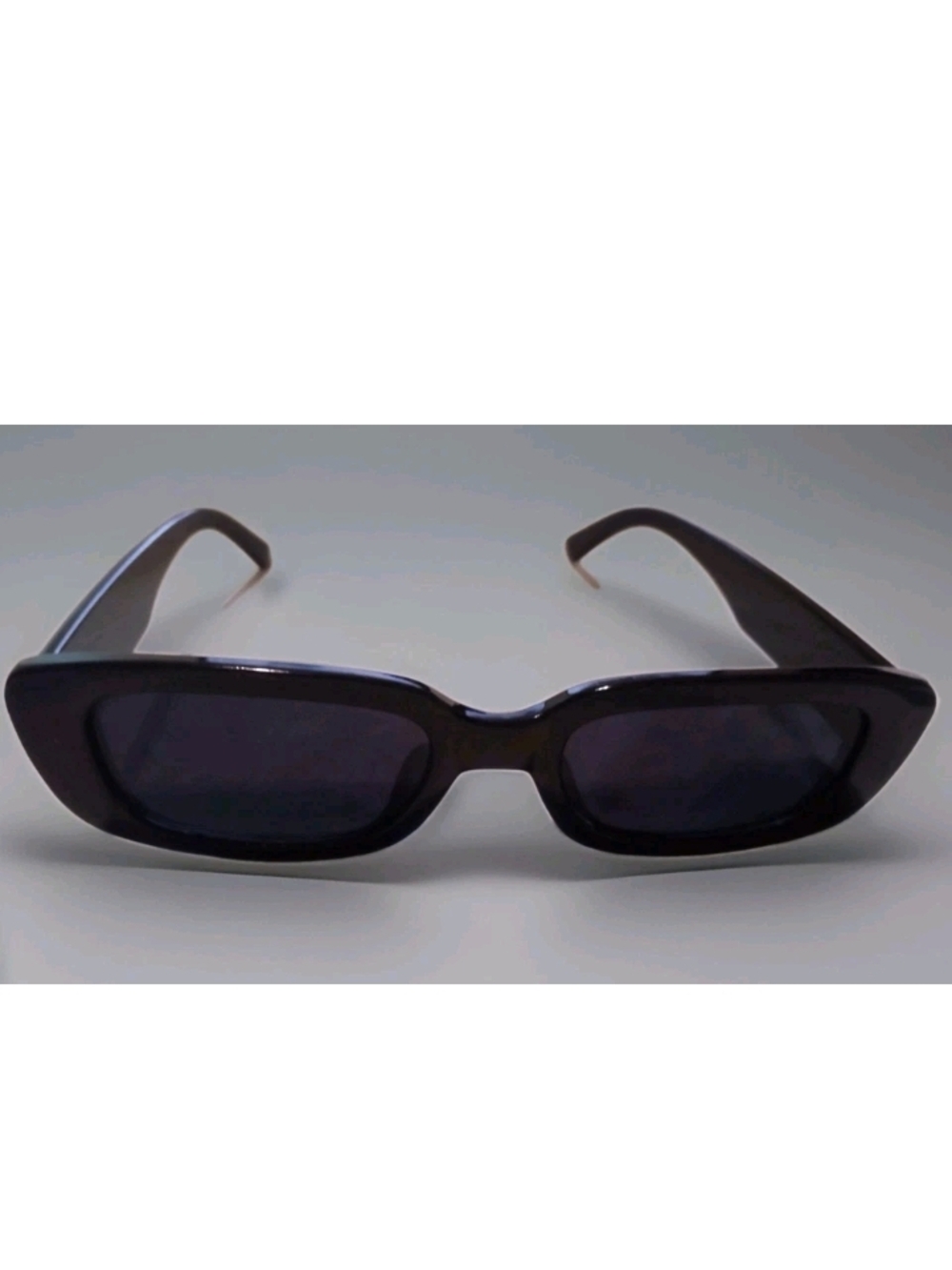 Black CC Sunglasses Elegant Retro 1990's Y2K Fashion Design